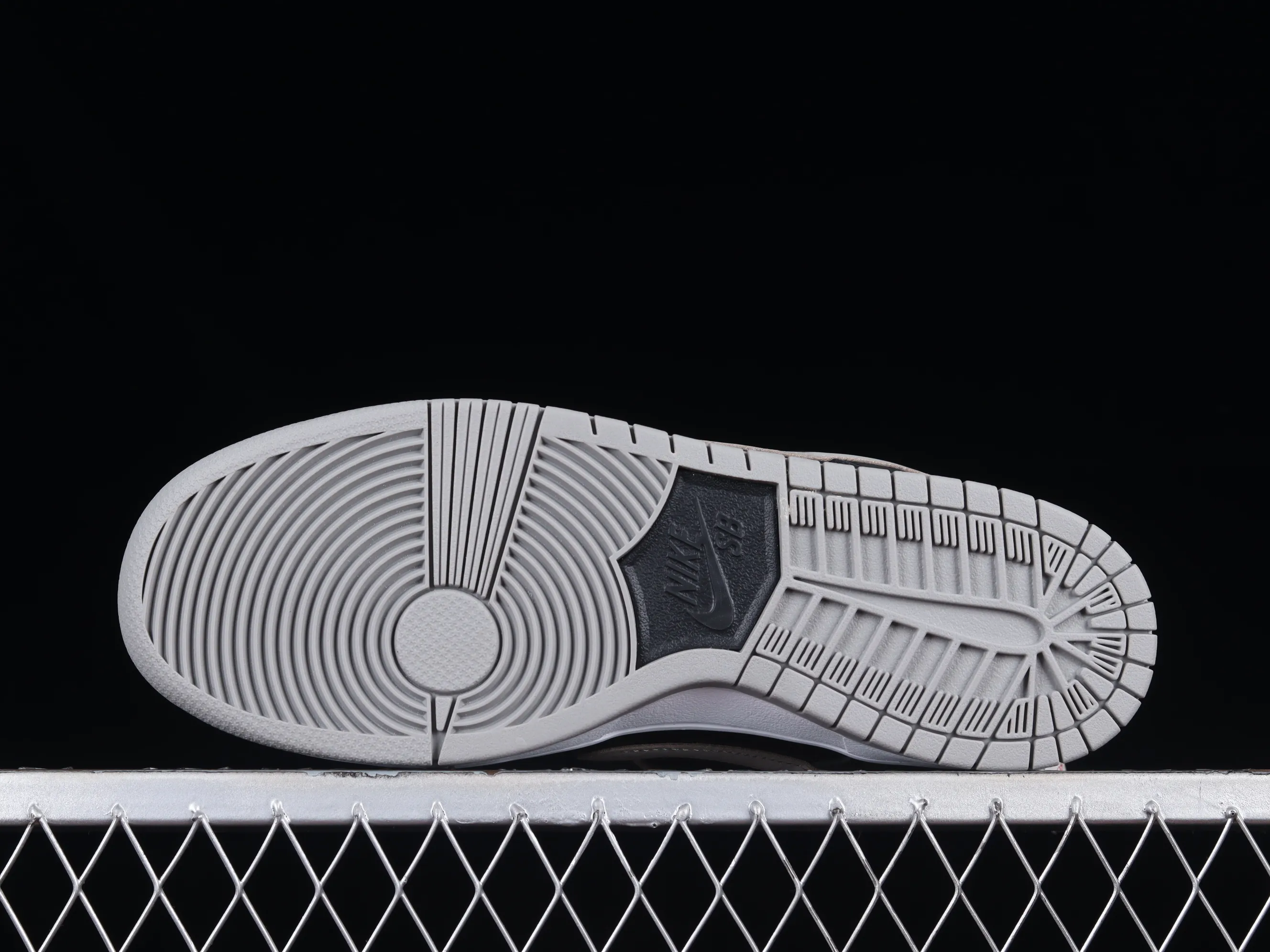 All Categories Nk SB Dunk Series Nk SB Dunk Low Low-top sneakers M version Nk SB Dunk Low J-Pack "Shadow" first layer shadow gray SB low-top casual sports skateboard shoes BQ6817-007